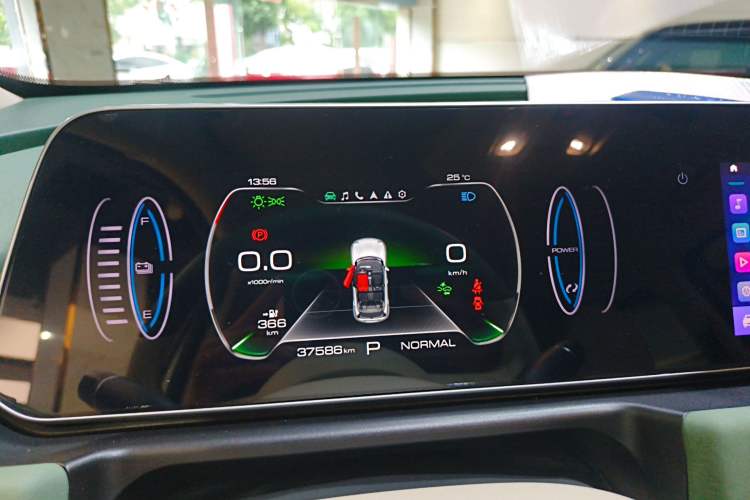 Used ORA Good Cat 2023 401 km Standard Range Luxury Version Lithium Iron Phosphate Odometer Close Up