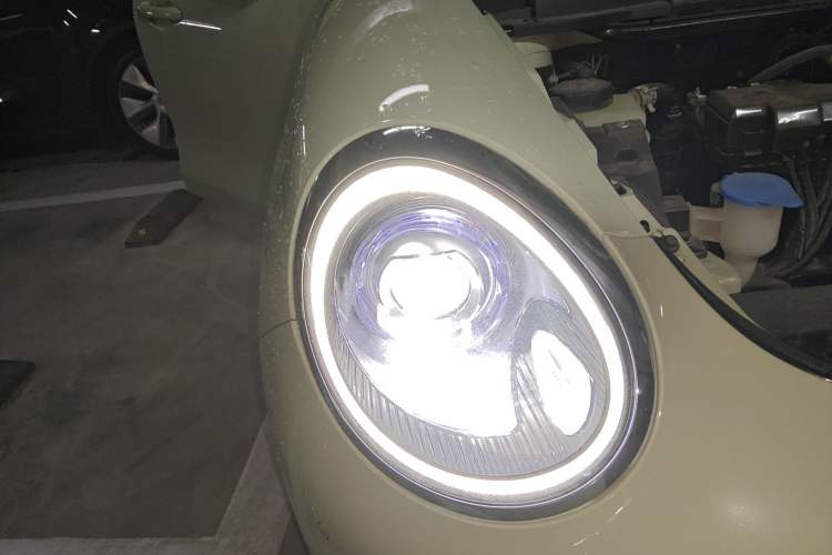 Used ORA Good Cat 2023 401 km Standard Range Premium Version Lithium Iron Phosphate Right Front Headlight