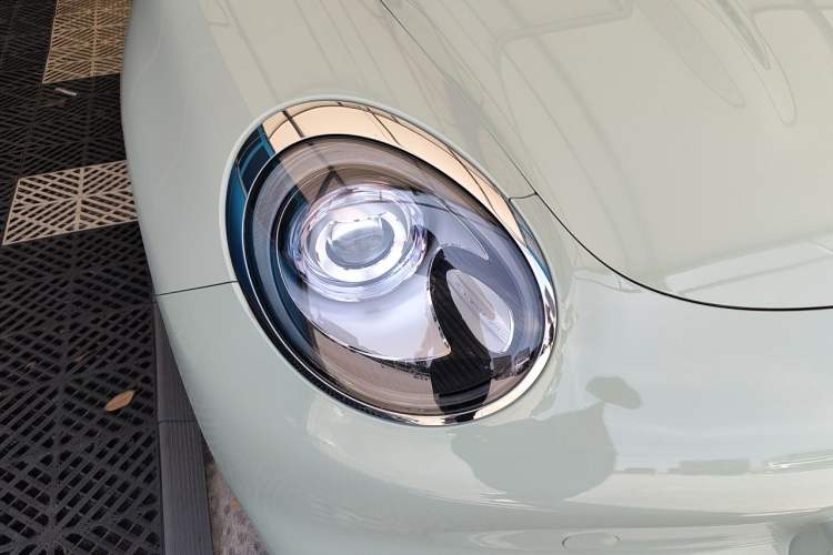 Used ORA Good Cat 2023 401 km Standard Range Luxury Version Lithium Iron Phosphate Right Front Headlight