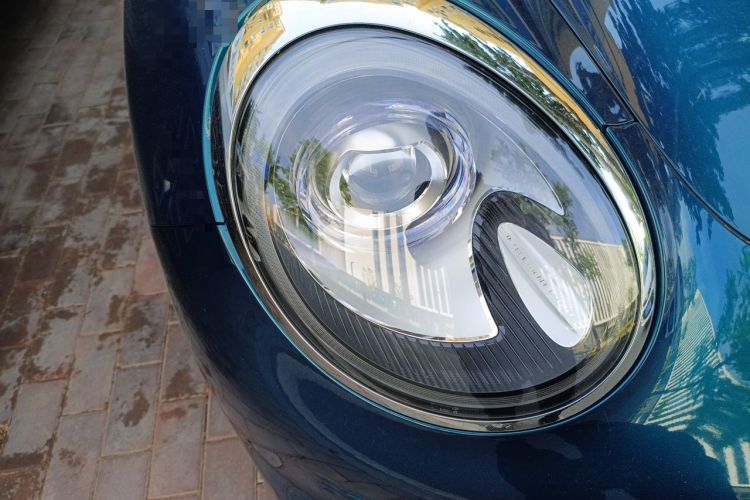 Used ORA Good Cat 2023 401 km Standard Range Premium Version Lithium Iron Phosphate Right Front Headlight