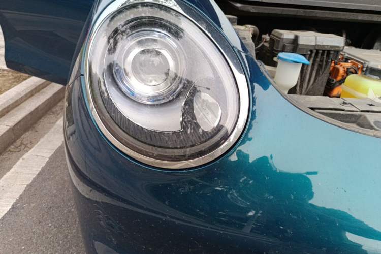 Used ORA Good Cat 2023 501 km Long-Range Luxury Version Lithium Iron Phosphate Right Front Headlight