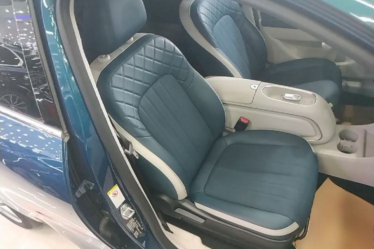 Used ORA Good Cat 2023 401 km Standard Range Luxury Version Lithium Iron Phosphate Right Front Seat