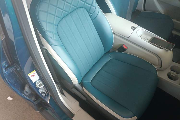 Used ORA Good Cat 2023 401 km Standard Range Luxury Version Lithium Iron Phosphate Right Front Seat