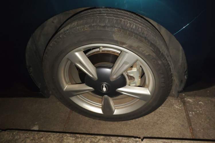 Used ORA Good Cat 2023 401 km Standard Range Premium Version Lithium Iron Phosphate Right Front Wheel Hub