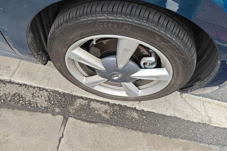 Used ORA Good Cat 2023 401 km Standard Range Premium Version Lithium Iron Phosphate Right Front Wheel Hub