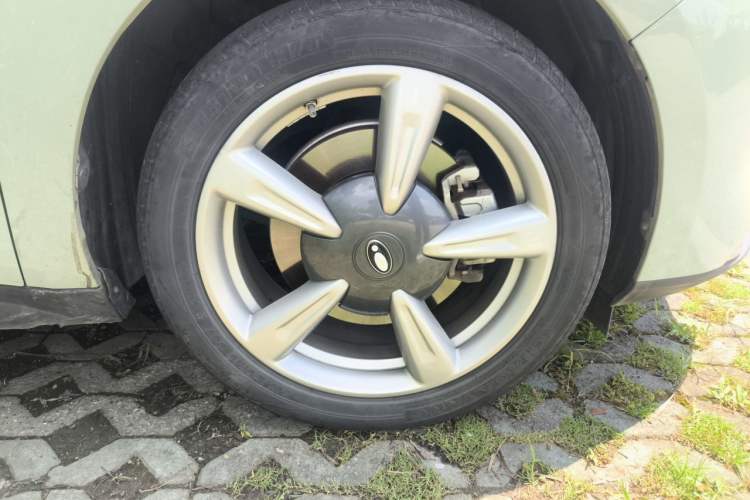 Used ORA Good Cat 2023 401 km Standard Range Premium Version Lithium Iron Phosphate Right Front Wheel Hub