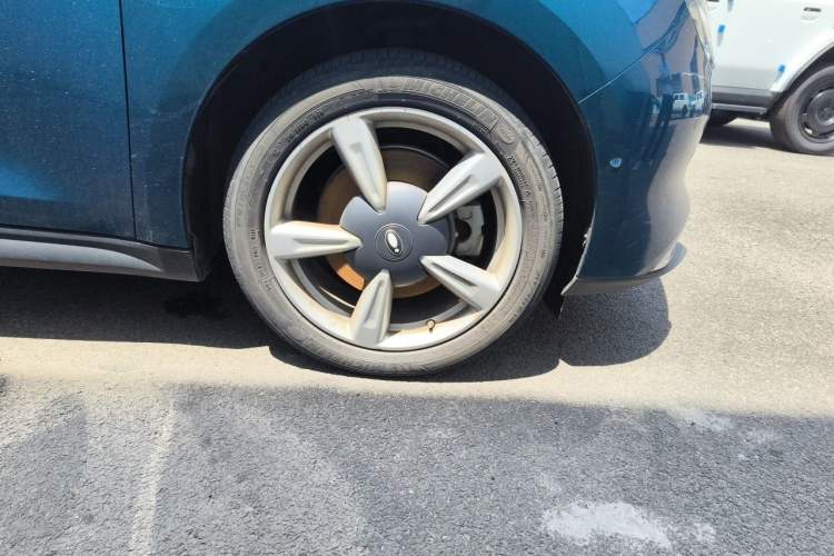 Used ORA Good Cat 2023 401 km Standard Range Comfort Version Lithium Iron Phosphate Right Front Wheel Hub