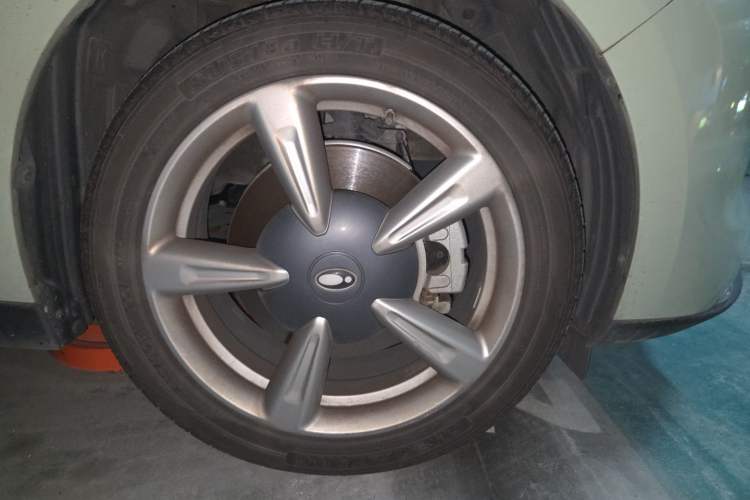 Used ORA Good Cat 2023 401 km Standard Range Luxury Version Lithium Iron Phosphate Right Front Wheel Hub