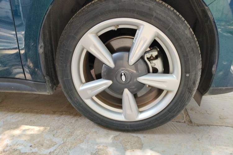 Used ORA Good Cat 2023 401 km Standard Range Premium Trim Ternary Lithium Right Front Wheel Hub