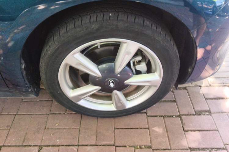 Used ORA Good Cat 2023 401 km Standard Range Luxury Version Lithium Iron Phosphate Right Front Wheel Hub
