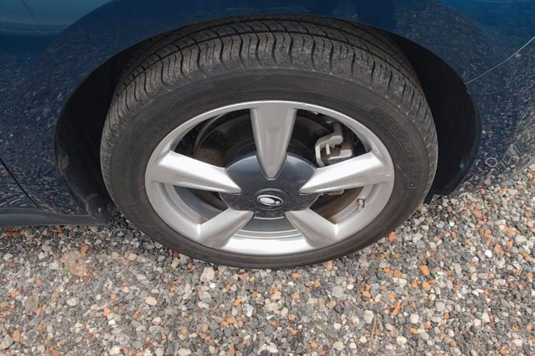Used ORA Good Cat 2023 401 km Standard Range Luxury Version Lithium Iron Phosphate Right Front Wheel Hub