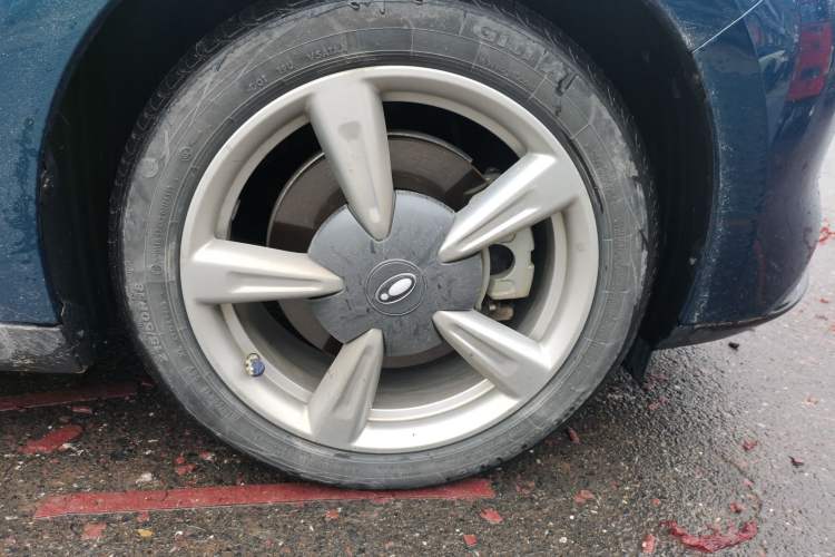 Used ORA Good Cat 2023 401 km Standard Range Premium Version Lithium Iron Phosphate Right Front Wheel Hub