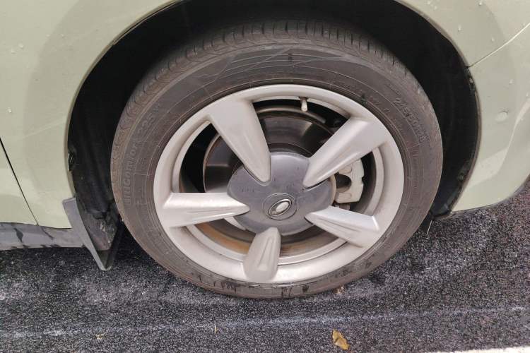 Used ORA Good Cat 2023 401 km Standard Range Premium Version Lithium Iron Phosphate Right Front Wheel Hub