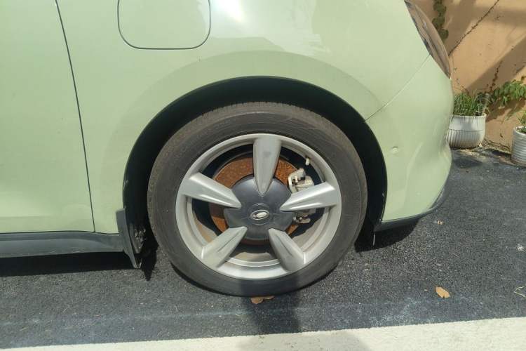 Used ORA Good Cat 2023 401 km Standard Range Premium Version Lithium Iron Phosphate Right Front Wheel Hub