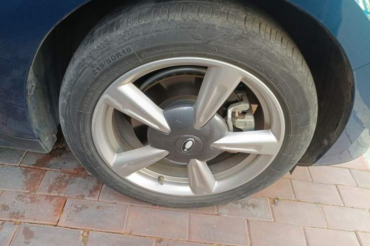 Used ORA Good Cat 2023 401 km Standard Range Premium Version Lithium Iron Phosphate Right Front Wheel Hub