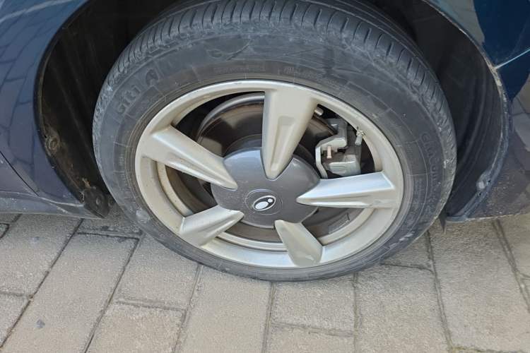Used ORA Good Cat 2023 401 km Standard Range Prestige Version Lithium Iron Phosphate Right Front Wheel Hub