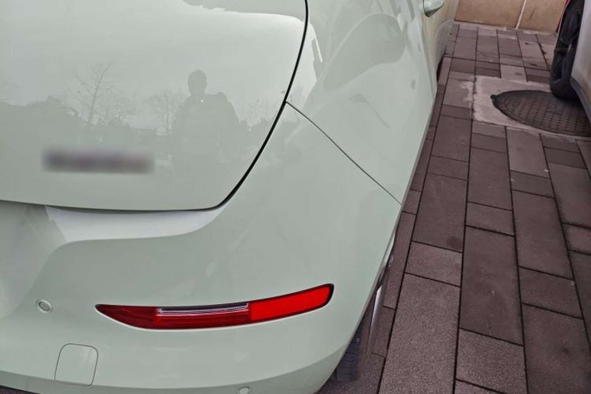 Used ORA Good Cat 2023 401 km Standard Range Luxury Version Lithium Iron Phosphate Right Rear Taillight