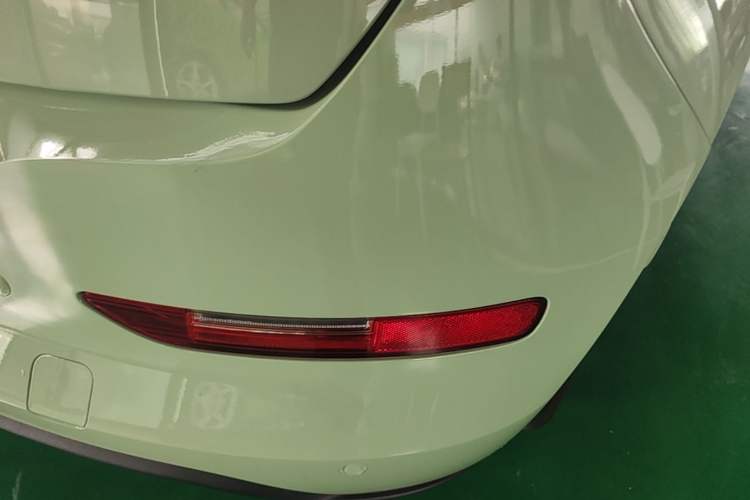 Used ORA Good Cat 2023 401 km Standard Range Luxury Version Lithium Iron Phosphate Right Rear Taillight