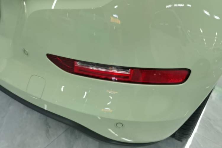 Used ORA Good Cat 2023 401 km Standard Range Luxury Version Lithium Iron Phosphate Right Rear Taillight
