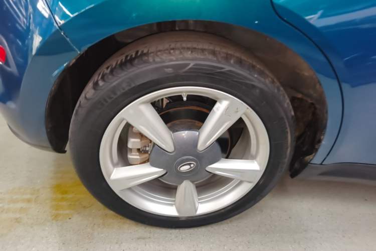 Used ORA Good Cat 2023 401 km Standard Range Luxury Version Lithium Iron Phosphate Right Rear Wheel Hub