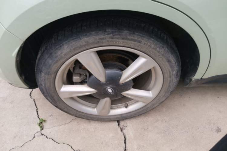 Used ORA Good Cat 2023 401 km Standard Range Premium Version Lithium Iron Phosphate Right Rear Wheel Hub