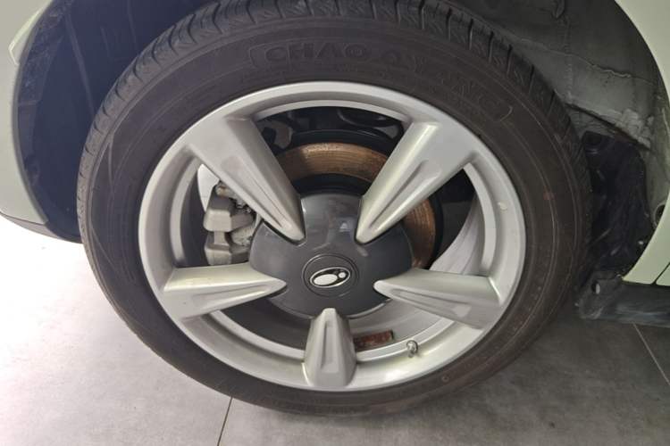 Used ORA Good Cat 2023 401 km Standard Range Luxury Version Lithium Iron Phosphate Right Rear Wheel Hub