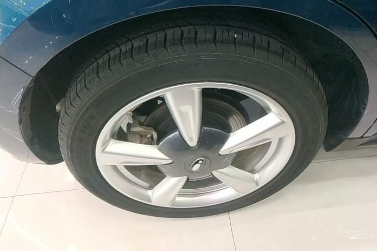 Used ORA Good Cat 2023 401 km Standard Range Luxury Version Lithium Iron Phosphate Right Rear Wheel Hub