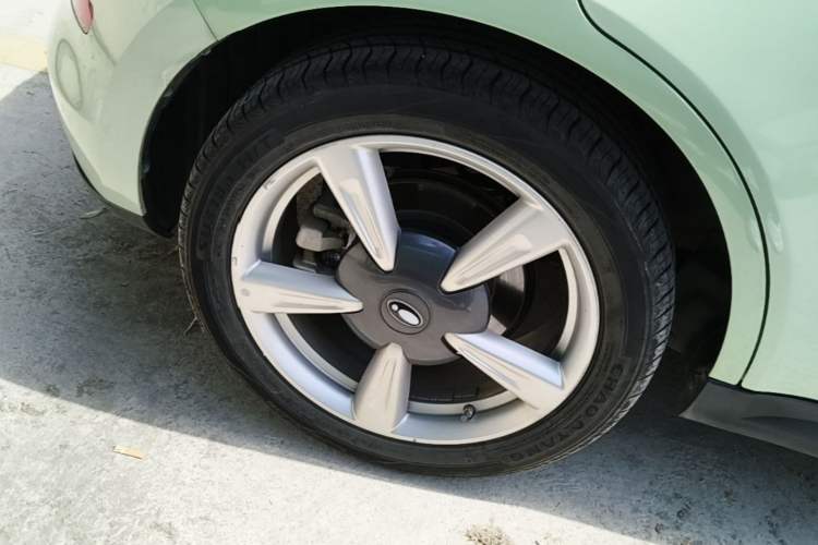 Used ORA Good Cat 2023 401 km Standard Range Prestige Version Lithium Iron Phosphate Right Rear Wheel Hub