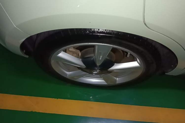 Used ORA Good Cat 2023 401 km Standard Range Luxury Version Lithium Iron Phosphate Right Rear Wheel Hub