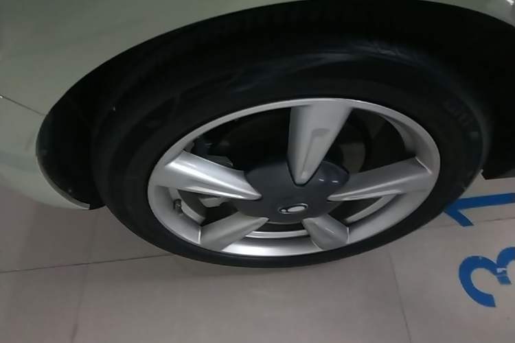 Used ORA Good Cat 2023 401 km Standard Range Comfort Version Lithium Iron Phosphate Right Rear Wheel Hub