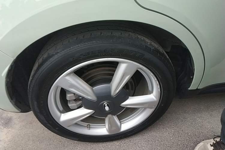 Used ORA Good Cat 2023 401 km Standard Range Luxury Version Lithium Iron Phosphate Right Rear Wheel Hub