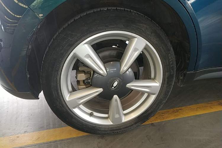 Used ORA Good Cat 2023 401 km Standard Range Premium Version Lithium Iron Phosphate Right Rear Wheel Hub