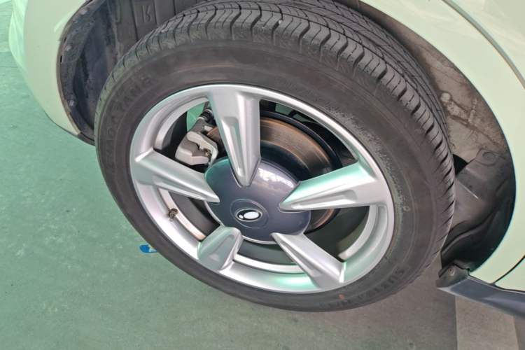 Used ORA Good Cat 2023 401 km Standard Range Premium Version Lithium Iron Phosphate Right Rear Wheel Hub
