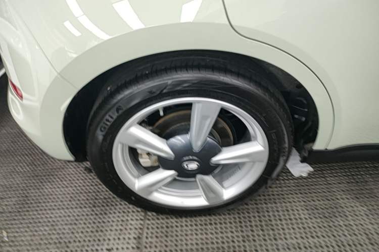 Used ORA Good Cat 2023 401 km Standard Range Premium Version Lithium Iron Phosphate Right Rear Wheel Hub