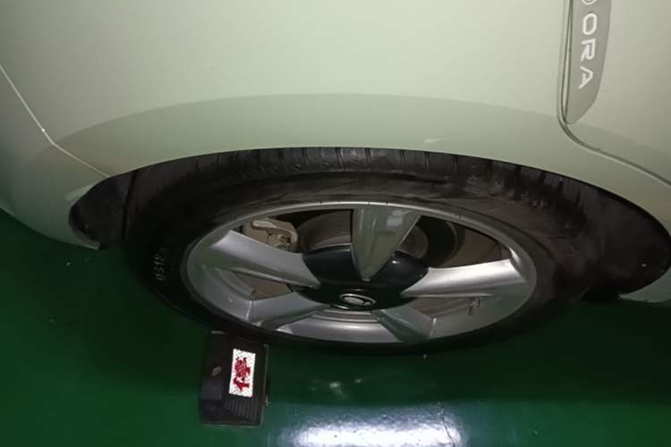 Used ORA Good Cat 2023 401 km Standard Range Premium Version Lithium Iron Phosphate Right Rear Wheel Hub