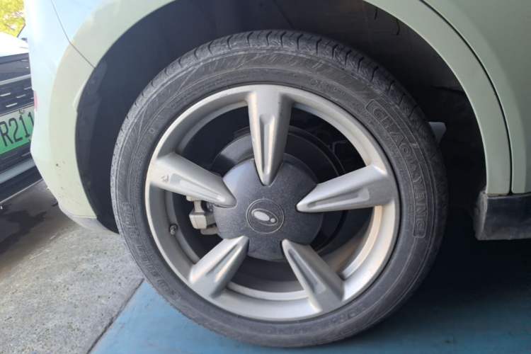 Used ORA Good Cat 2023 401 km Standard Range Prestige Version Lithium Iron Phosphate Right Rear Wheel Hub