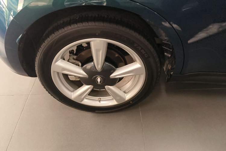 Used ORA Good Cat 2023 401 km Standard Range Premium Version Lithium Iron Phosphate Right Rear Wheel Hub
