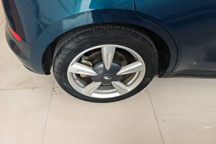 Used ORA Good Cat 2023 401 km Standard Range Premium Version Lithium Iron Phosphate Right Rear Wheel Hub