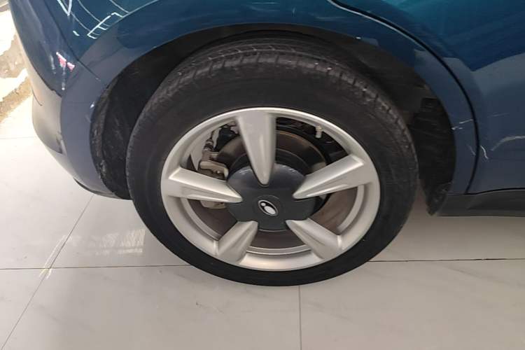 Used ORA Good Cat 2023 401 km Standard Range Luxury Version Lithium Iron Phosphate Right Rear Wheel Hub