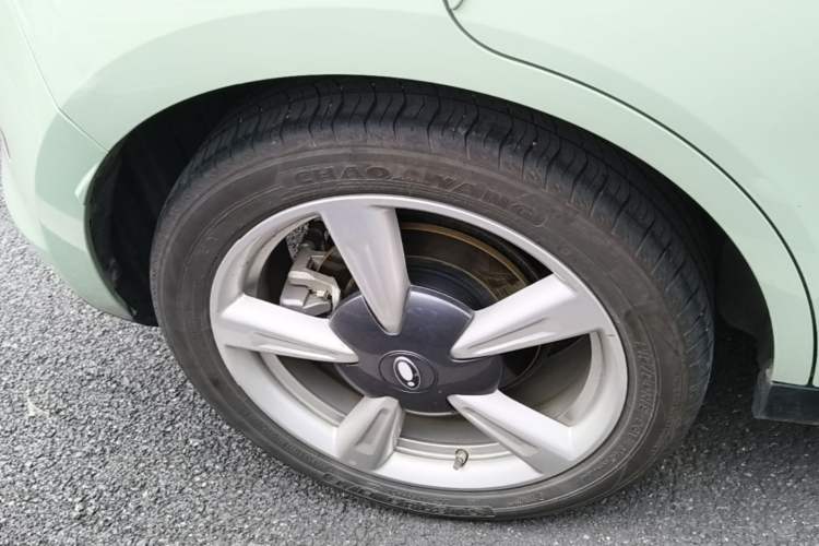 Used ORA Good Cat 2023 401 km Standard Range Luxury Version Lithium Iron Phosphate Right Rear Wheel Hub