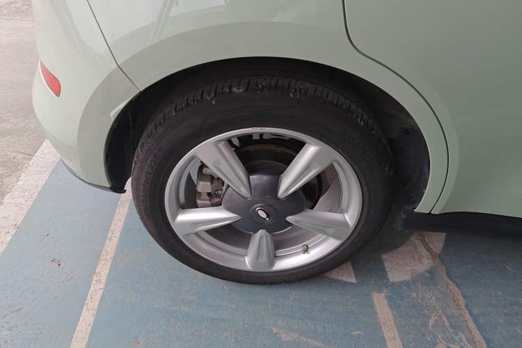 Used ORA Good Cat 2023 401 km Standard Range Luxury Version Ternary Lithium Right Rear Wheel Hub