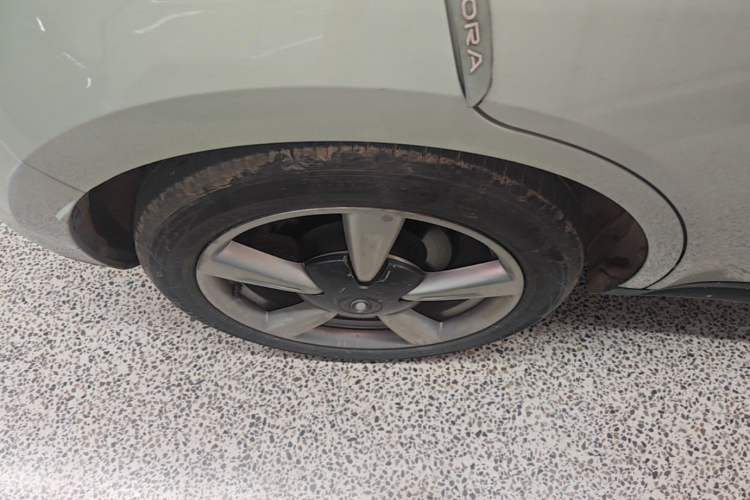 Used ORA Good Cat 2023 401 km Standard Range Luxury Version Lithium Iron Phosphate Right Rear Wheel Hub