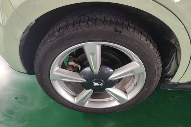 Used ORA Good Cat 2023 401 km Standard Range Luxury Version Lithium Iron Phosphate Right Rear Wheel Hub