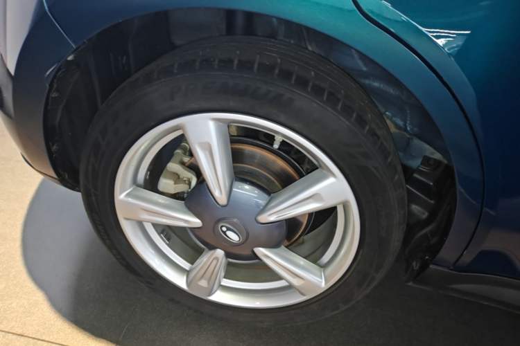 Used ORA Good Cat 2023 401 km Standard Range Luxury Version Lithium Iron Phosphate Right Rear Wheel Hub