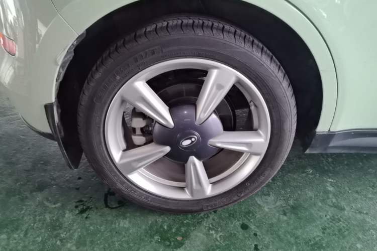 Used ORA Good Cat 2023 401 km Standard Range Luxury Version Lithium Iron Phosphate Right Rear Wheel Hub