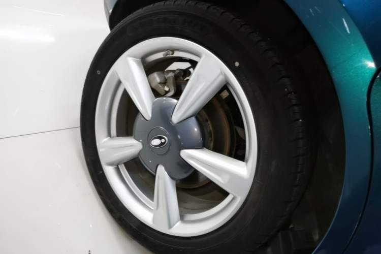Used ORA Good Cat 2023 401 km Standard Range Luxury Version Lithium Iron Phosphate Right Rear Wheel Hub