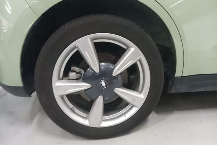 Used ORA Good Cat 2023 401 km Standard Range Luxury Version Lithium Iron Phosphate Right Rear Wheel Hub