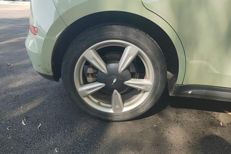 Used ORA Good Cat 2023 401 km Standard Range Premium Trim Ternary Lithium Right Rear Wheel Hub