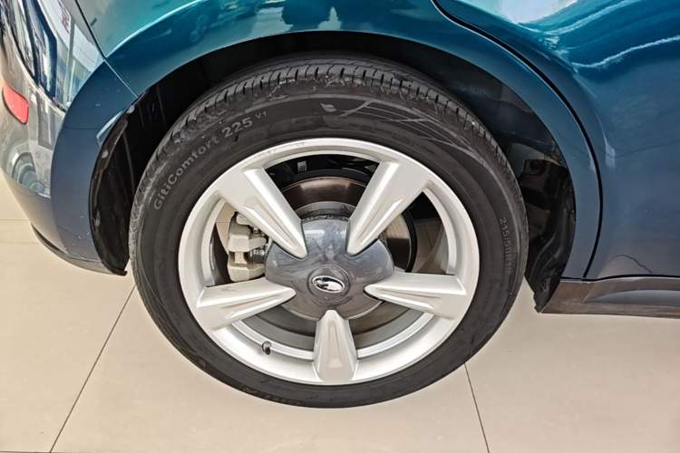 Used ORA Good Cat 2023 401 km Standard Range Premium Version Lithium Iron Phosphate Right Rear Wheel Hub