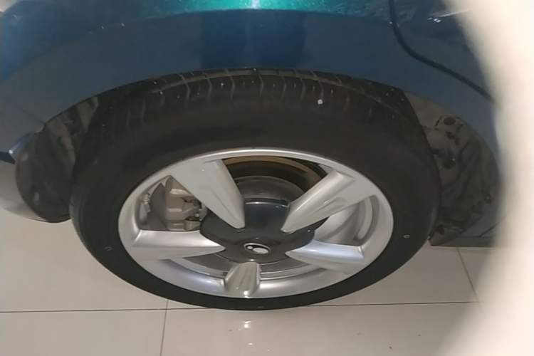 Used ORA Good Cat 2023 401 km Standard Range Premium Version Lithium Iron Phosphate Right Rear Wheel Hub